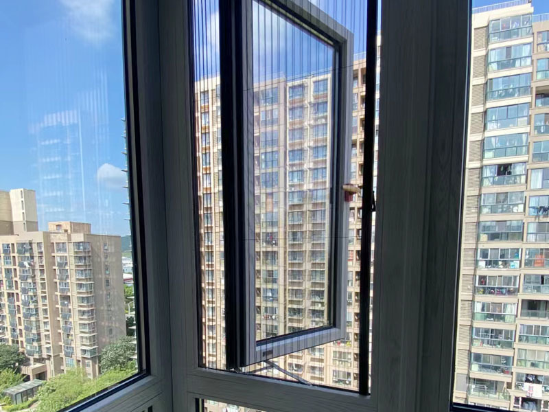 80系列鋁包木外開窗（帶隐紗）